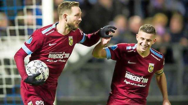 多名年轻球 多名年轻球