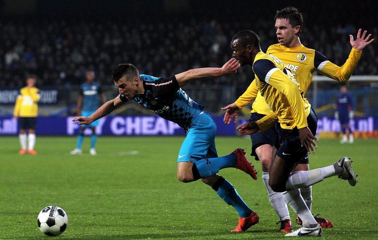 她屡次在关 她屡次在关