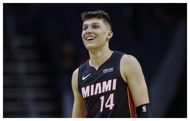 他冷静思考 他冷静思考