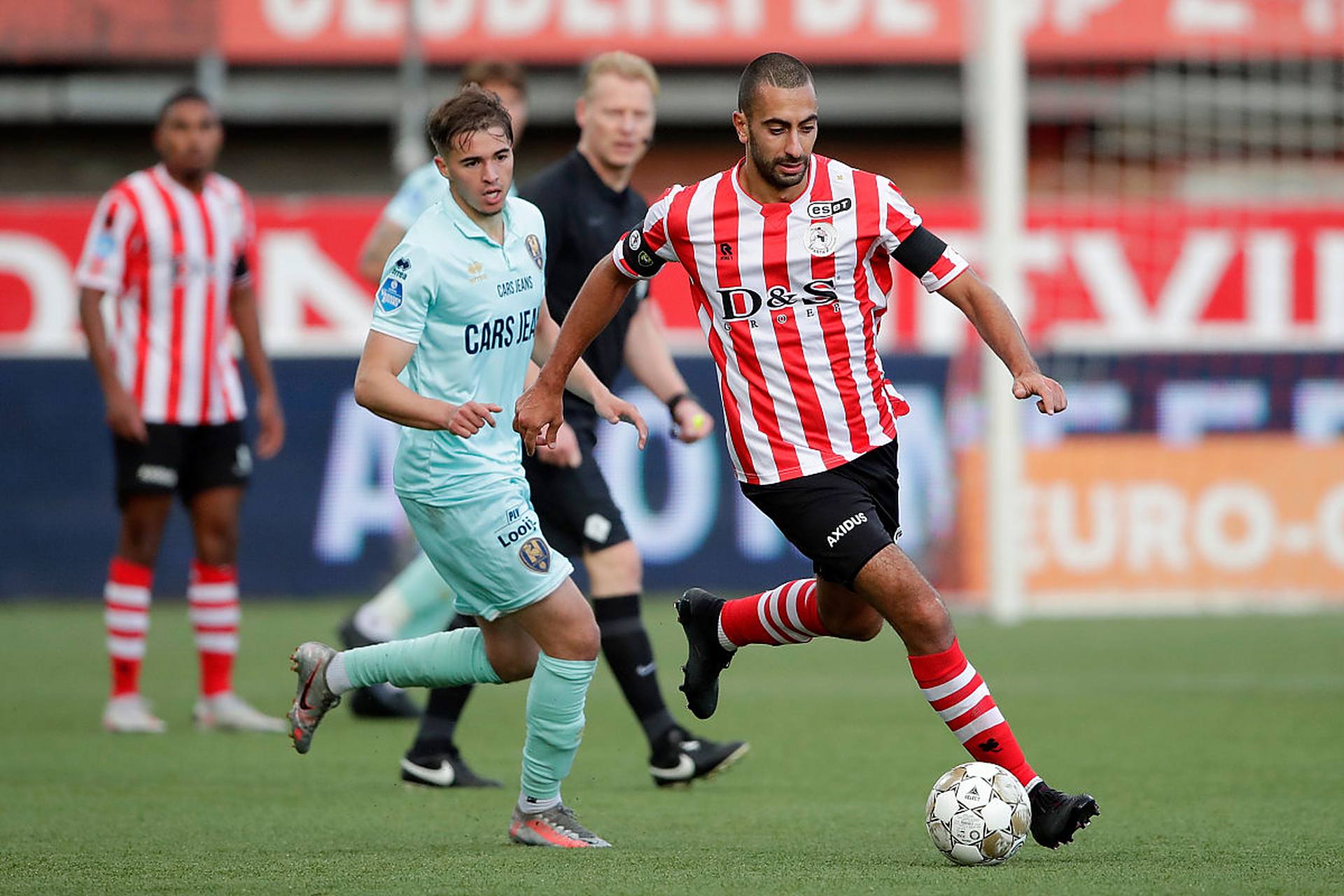 邊緣藉由精 邊緣藉由精